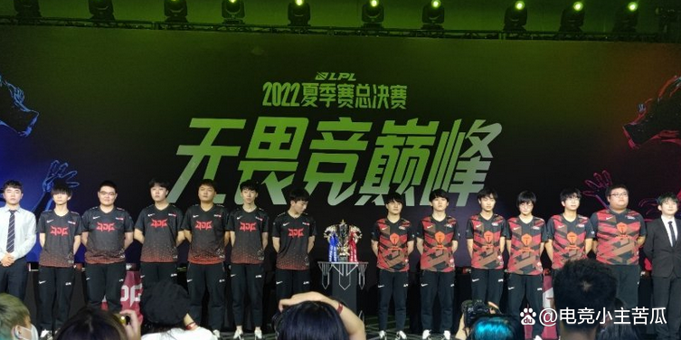 包含紧急备战！决赛在即，全队全力以赴的词条