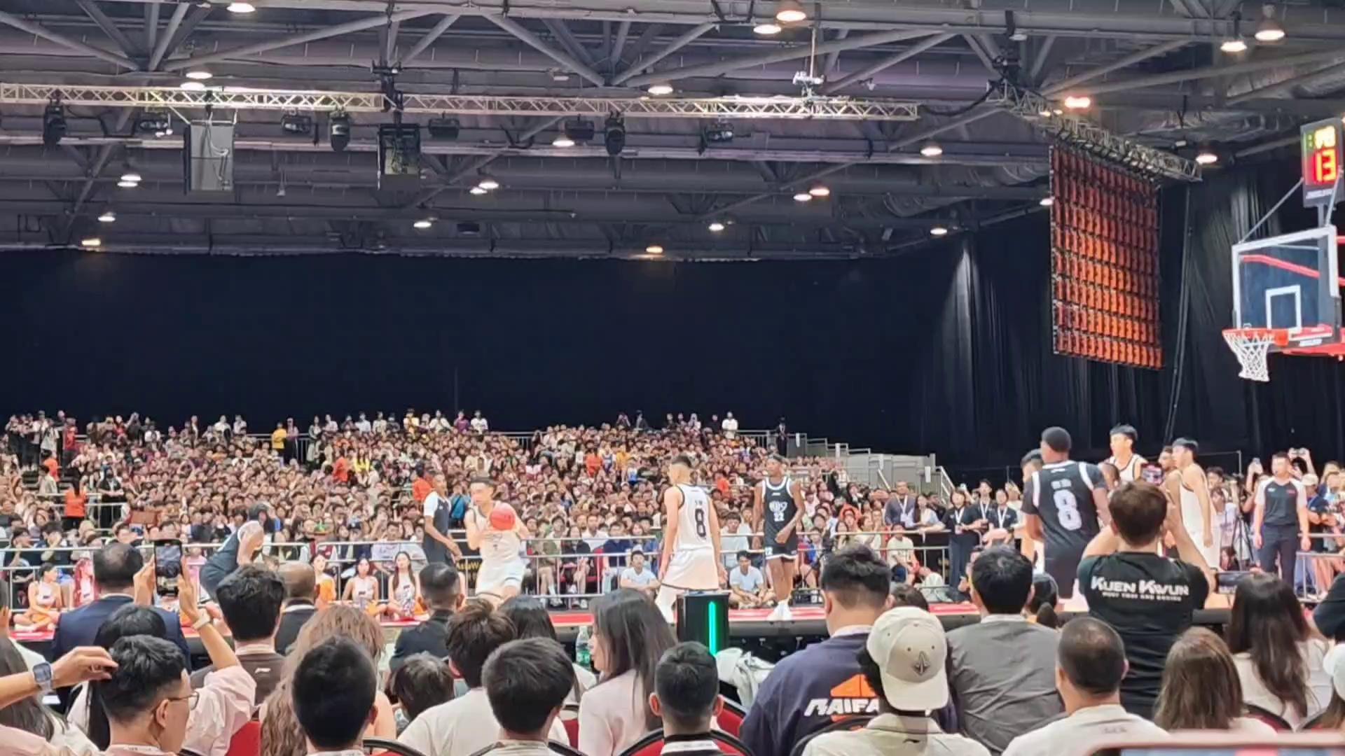 包含哈登迎来三赛季高光表现，巴塞罗那球迷沸腾！的词条
